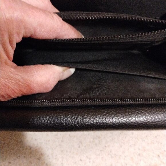 BLACK LEATHR TRI FOLD WALLET - Picture 6 of 9